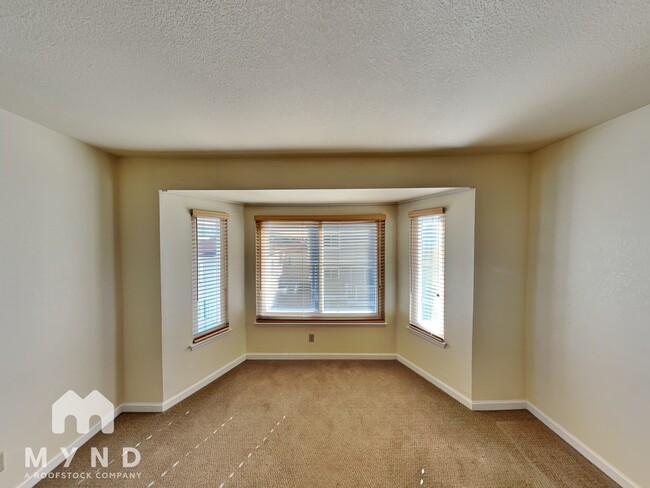 Building Photo - 125 Rosa Flora Cir