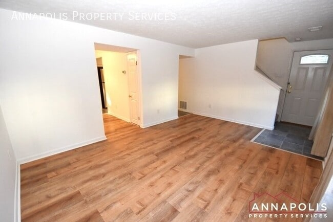 Building Photo - 1303 Old Pine Ct