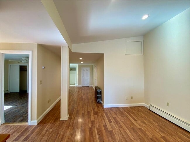 Building Photo - 16 Clearview Ave