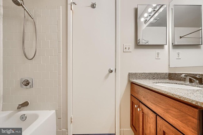 Building Photo - 123 W Barre St