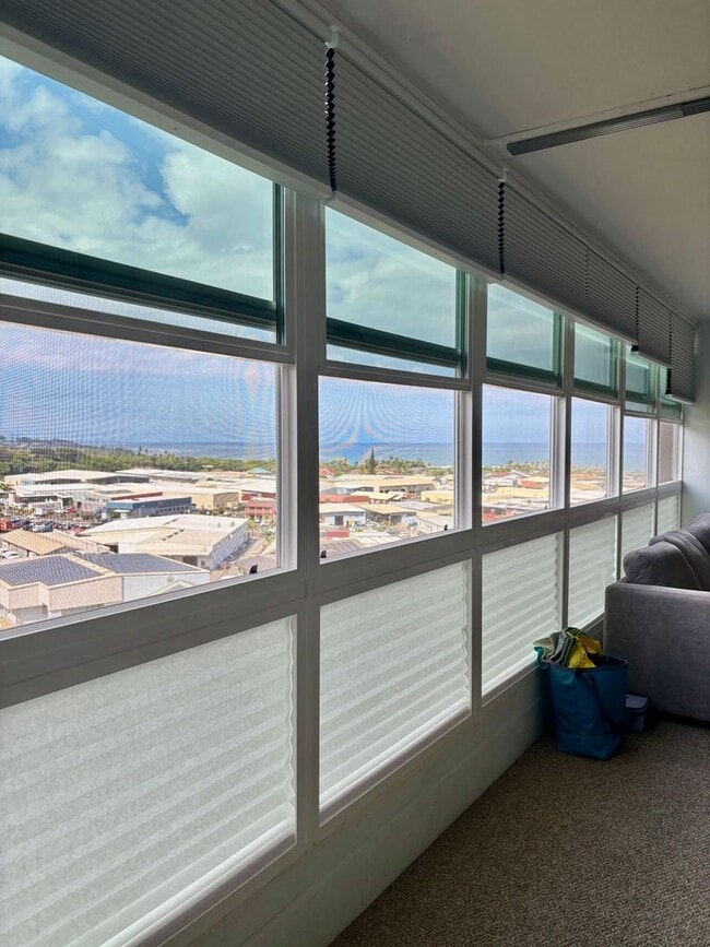 Building Photo - Executive Ocean Views, Fresh Interior