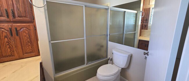 Building Photo - 4-Bed, 2.5-Bath House w/2-Car Garage & Pool