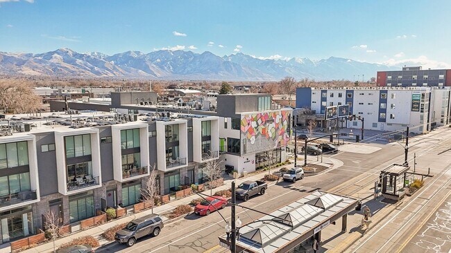 Building Photo - 2BR/2.5BA Condo in Central Ninth | Mountain Views, Solar & Walk to Everything