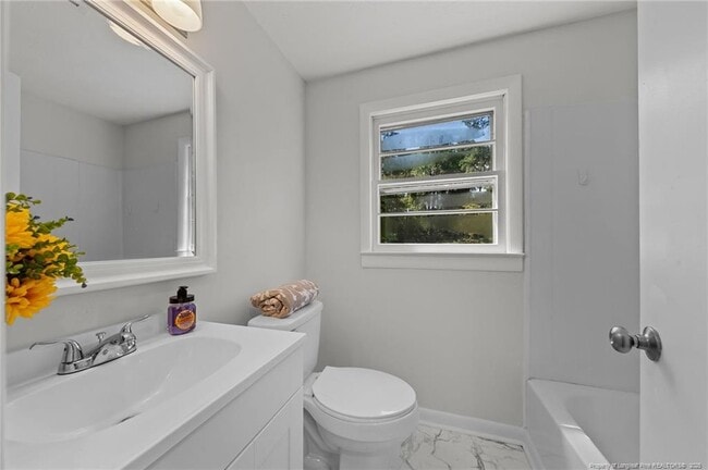 Building Photo - 13520 Oakwood Dr