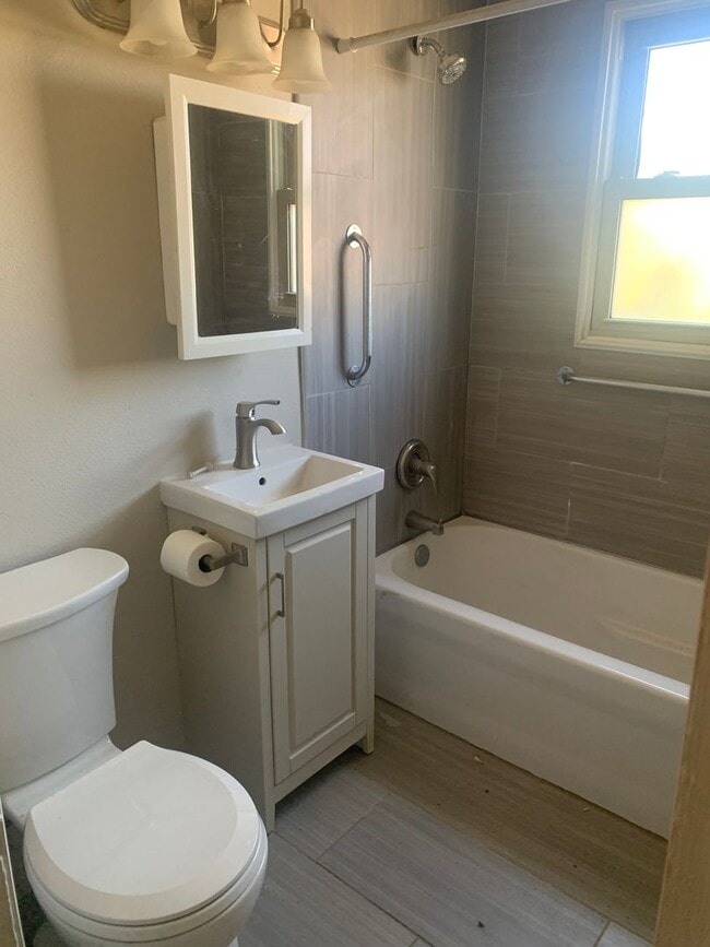Building Photo - 3 BEDROOM, 1 BATHROOM, RANCH STYLE SINGLE FAMILY HOME WITH OVERSIZED 2 CAR DETACHED GARAGE