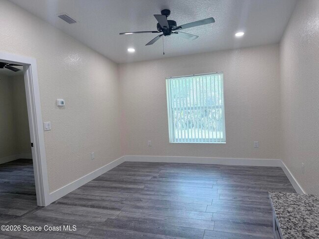 Building Photo - 1153 Carlton Dr