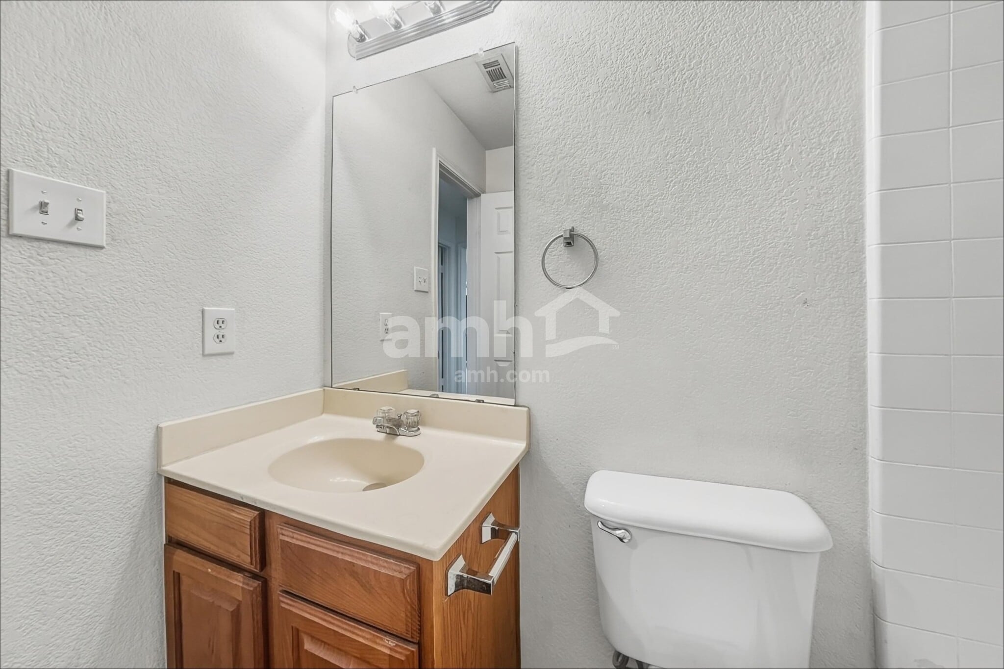 Building Photo - 961 Mesa Vista Dr