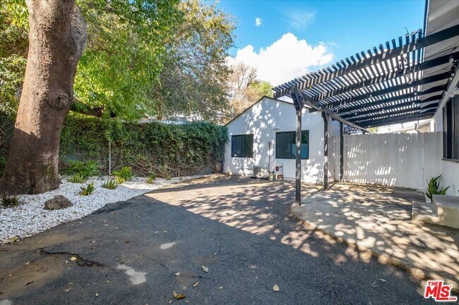 Building Photo - 7419 Amigo Ave