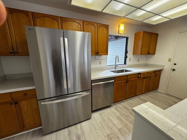 Building Photo - 3/2/2 - Spacious Golf Course Home in Gated Queens Gate II