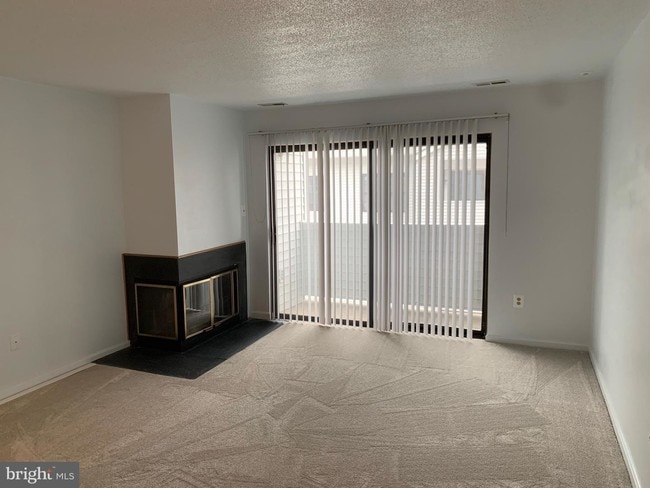 Building Photo - 1625 Carriage House Terrace