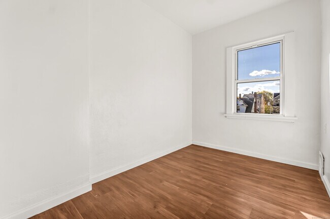 Building Photo - 236 Wood St