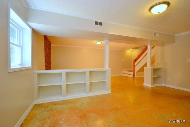 Building Photo - 17 Laurel Park Dr