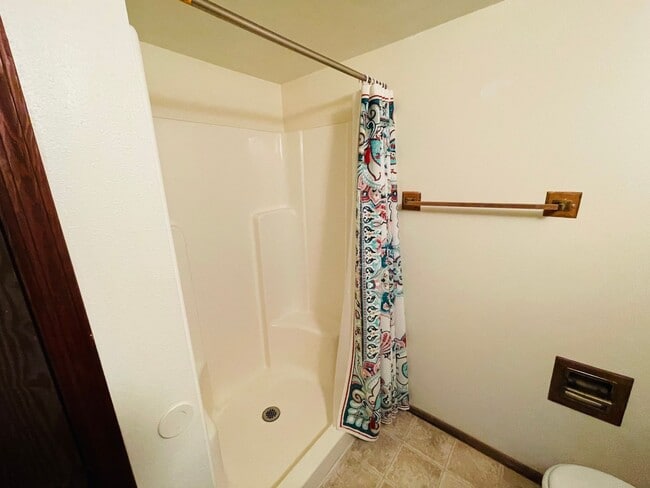 Building Photo - Village of Oak Creek condo.