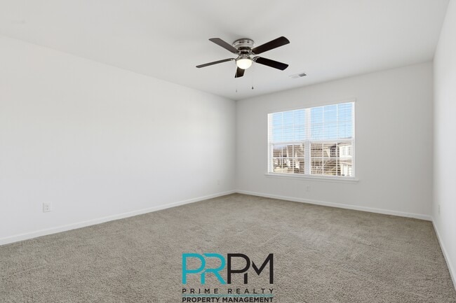 Building Photo - 413 Graypointe Dr