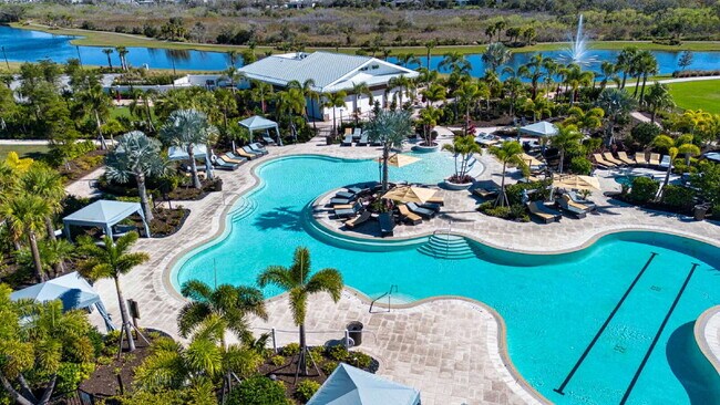 Building Photo - Spacious 5-Bed Retreat with Granite Elegance in Lakewood Ranch