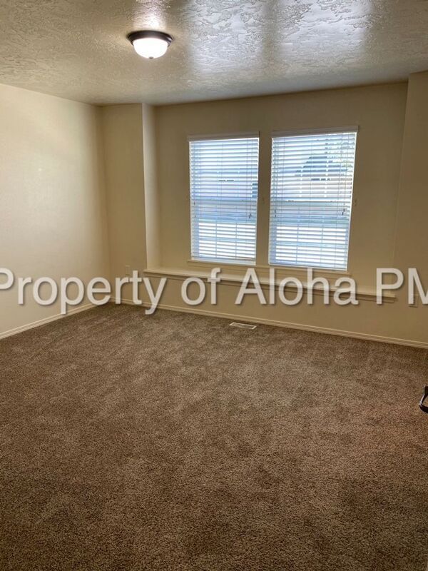 Building Photo - 1029 W Pine Ave