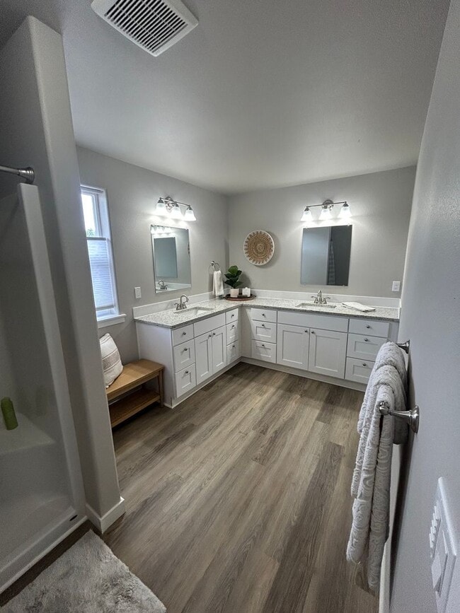 Building Photo - Beautifully Furnished Brand New 5 Bedroom ...