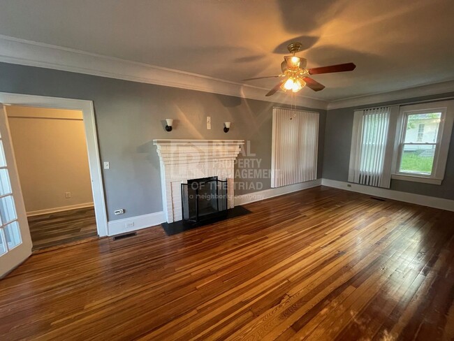 Building Photo - Unbelievable 4bd/2ba Home right next to NC...