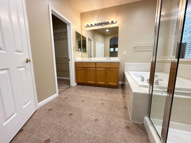 Building Photo - Beautiful Natomas Park Home – 5 Bed / 3 Bath, new interior paint, 2 story!