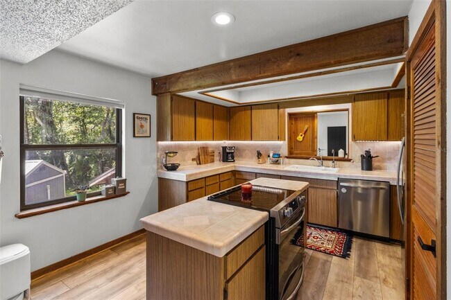 Building Photo - 4925 Hamilton Rd