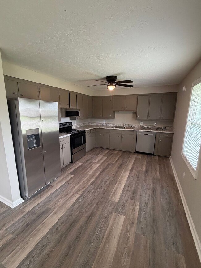 Building Photo - 4405 Diddle Dr