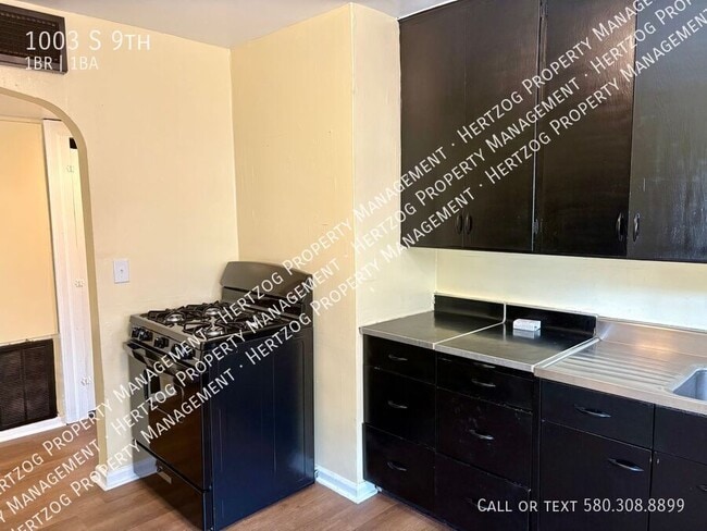 Building Photo - 1003 S 9th-
