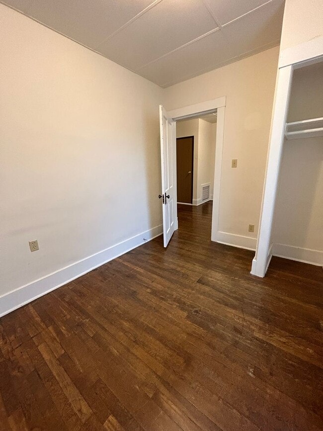 Building Photo - One Bedroom Apartment on the Northside