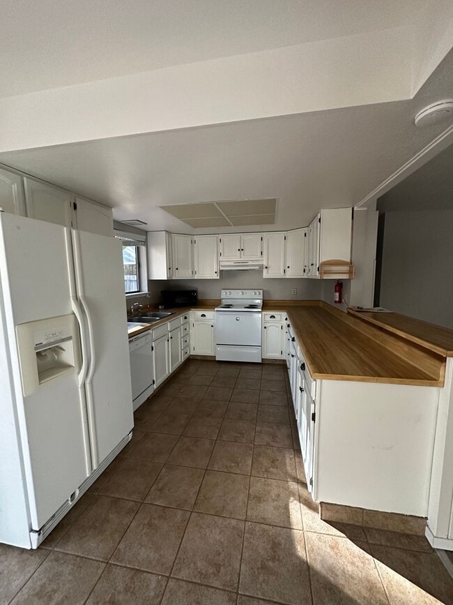 Building Photo - Hidden Gem in Peaceful Forest Setting- Pet Friendly!