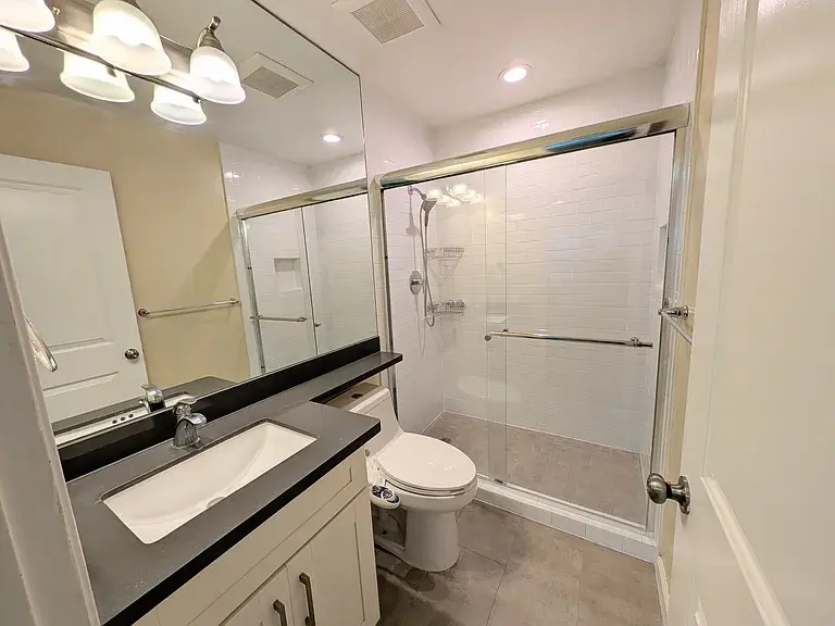 Master bathroom - 130 Avenida Espana