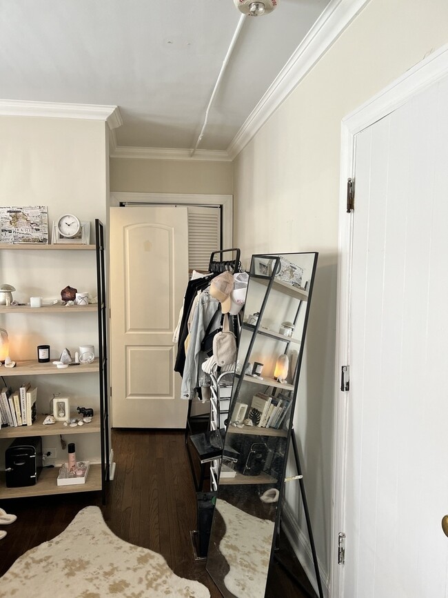 Building Photo - 918 Green Bay Rd