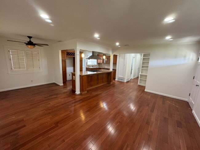 Building Photo - Charming 3 Bed, 2 Bath Single Family Home ...