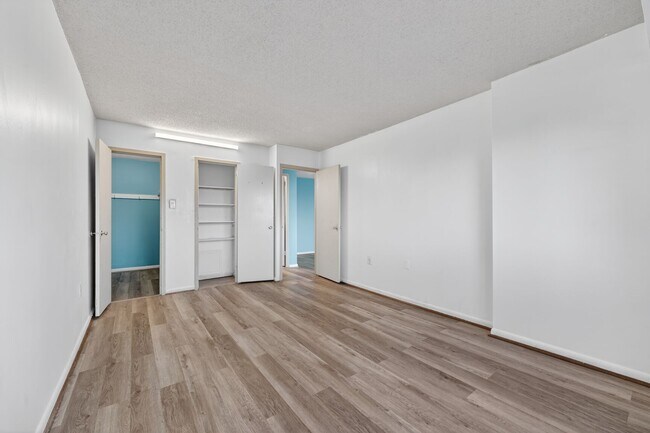 Building Photo - 2500 N Van Dorn St