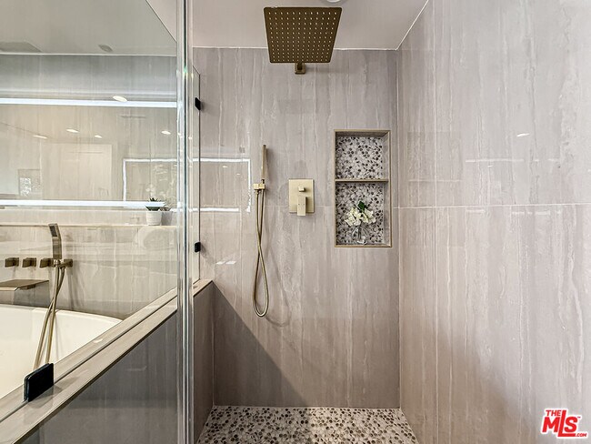 Building Photo - 1133 5th St