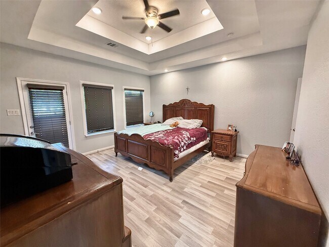 Building Photo - 17501 Deer Creek Dr