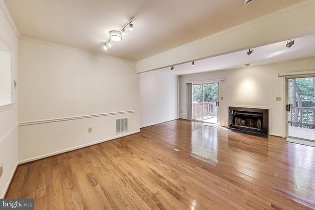 Building Photo - 10726 Pine Haven Terrace