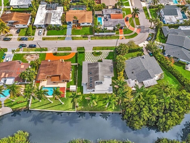 Building Photo - 20120 NE 25th Ct