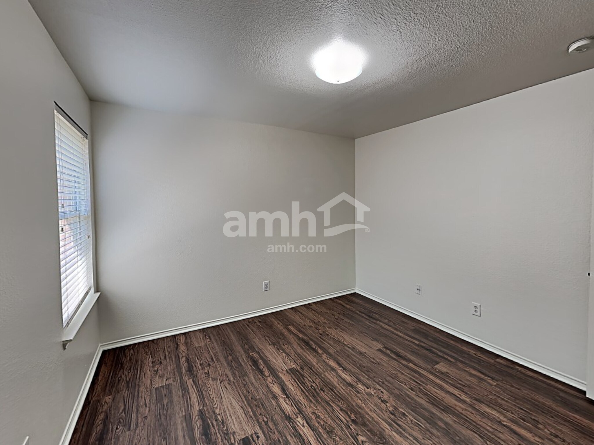 Building Photo - 5820 Bridal Trl