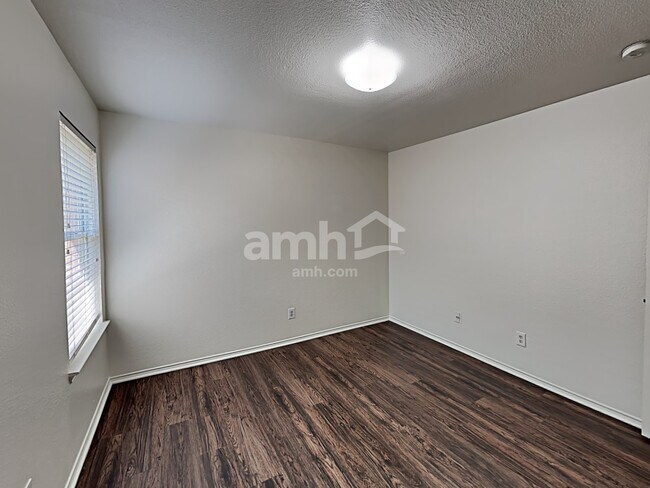 Building Photo - 5820 Bridal Trl
