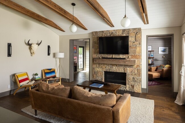 Building Photo - Soul of The old Bozeman with the conveniences of modern design with flexible lease dates