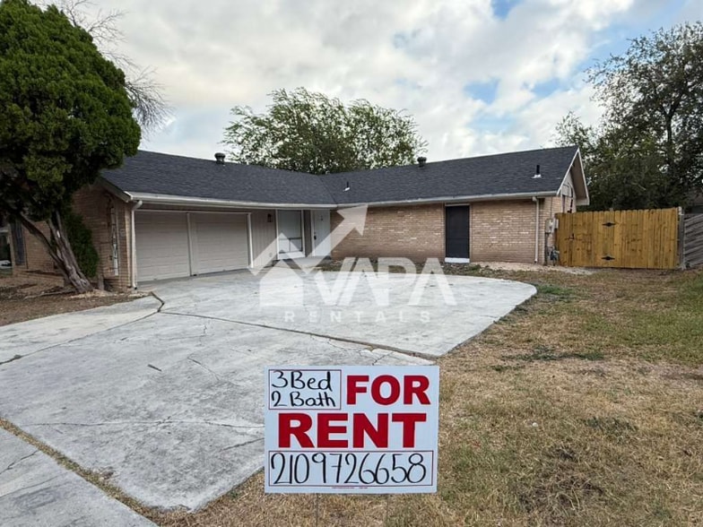 Building Photo - 8007 Lake Forest Dr