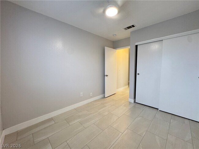 Building Photo - 9180 Sparklewood Ct