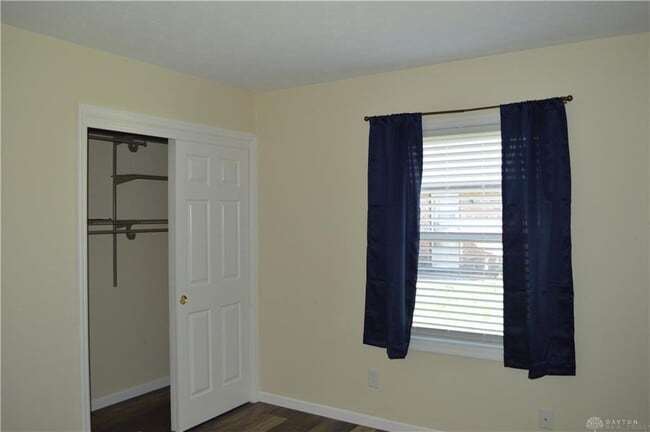 Building Photo - 8496 Woodgrove Dr