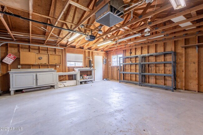 Building Photo - 1116 E Fern Dr N