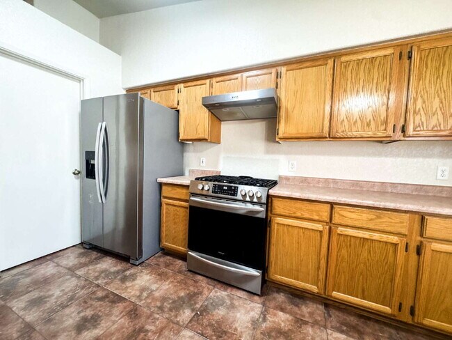 Building Photo - "Charming 3-Bed, 2-Bath Solar and Pool Home!"