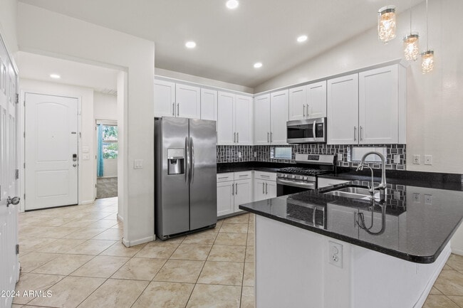 Building Photo - 5345 W Desert Hollow Dr
