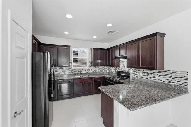 Building Photo - 752 Looking Bear Ct