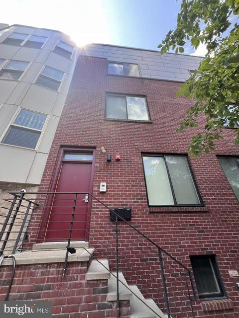 Building Photo - 2204 Christian St
