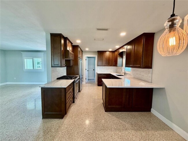 Building Photo - 17045 Dolphin Dr
