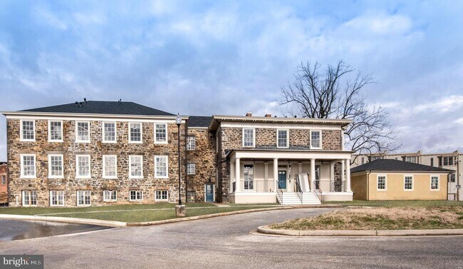Building Photo - 3110 Crittenton Pl