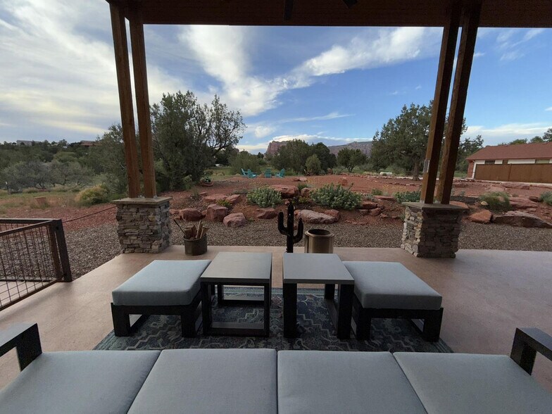 Building Photo - 105 Rojo Dr